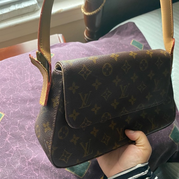 A Louis Vuitton purchased in the early 2000s - Picture 2 of 4